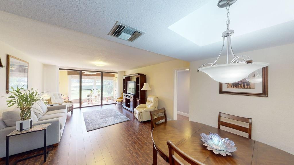 Country Club Apts - Residential