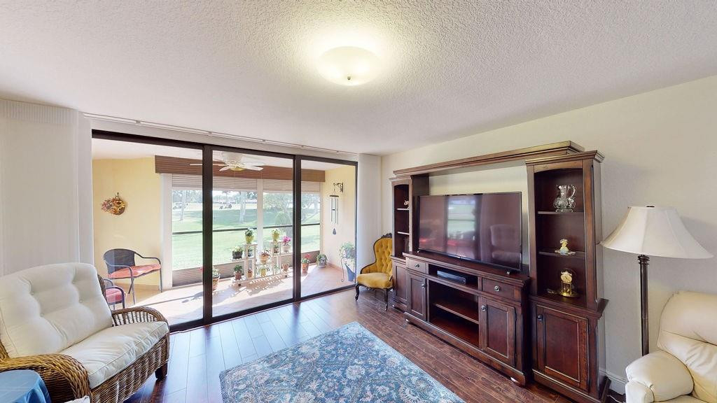 Country Club Apts - Residential
