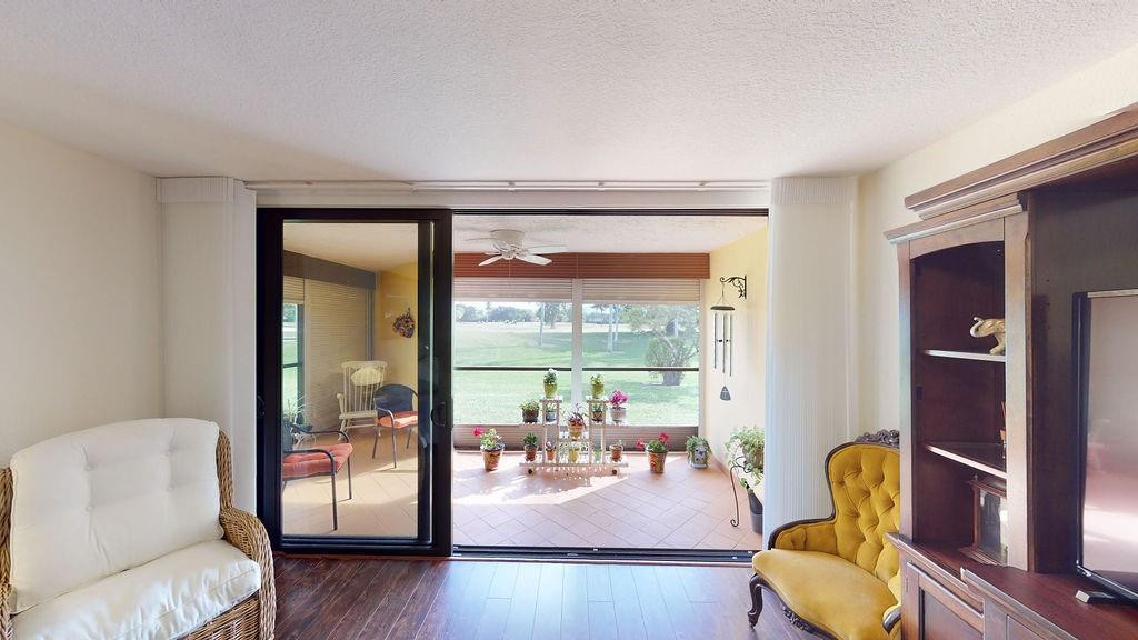 Country Club Apts - Residential