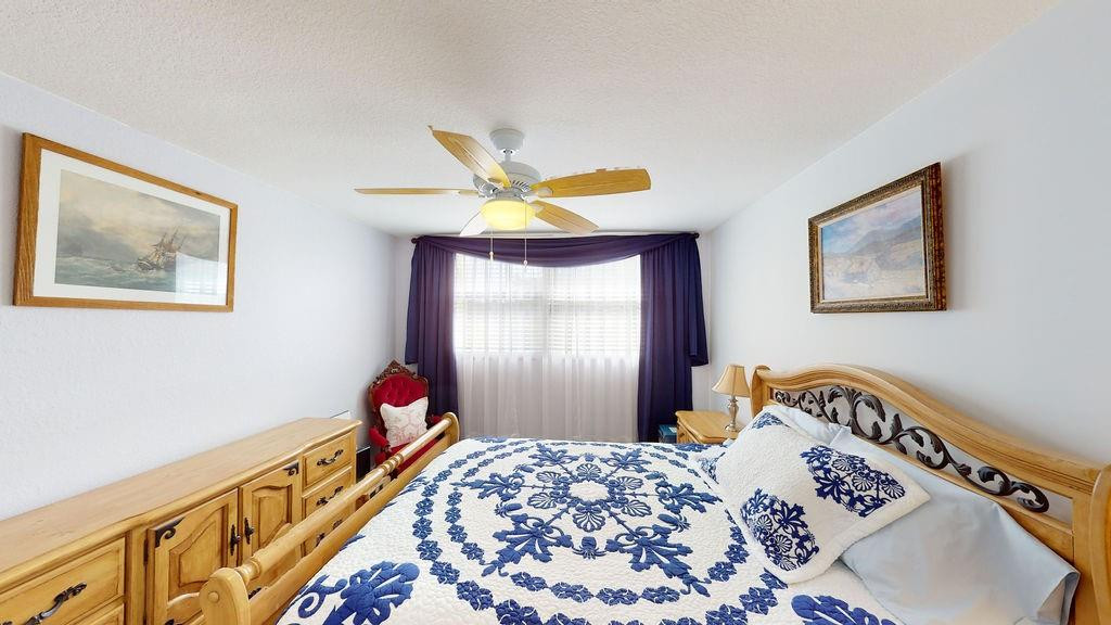 Country Club Apts - Residential