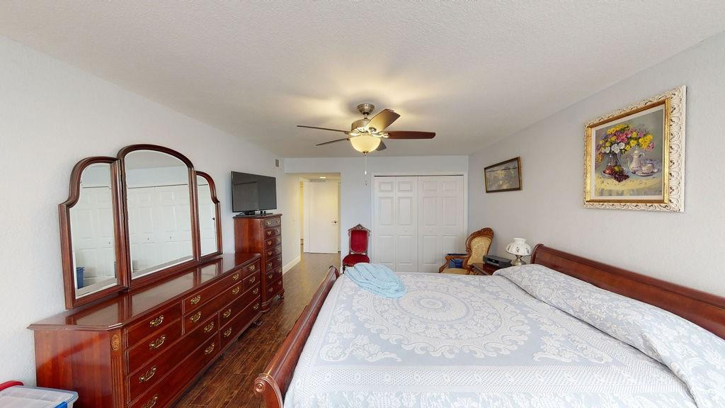 Country Club Apts - Residential