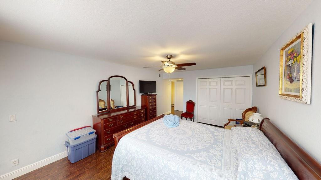 Country Club Apts - Residential