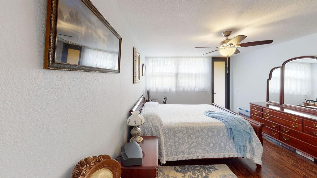 Country Club Apts - Residential