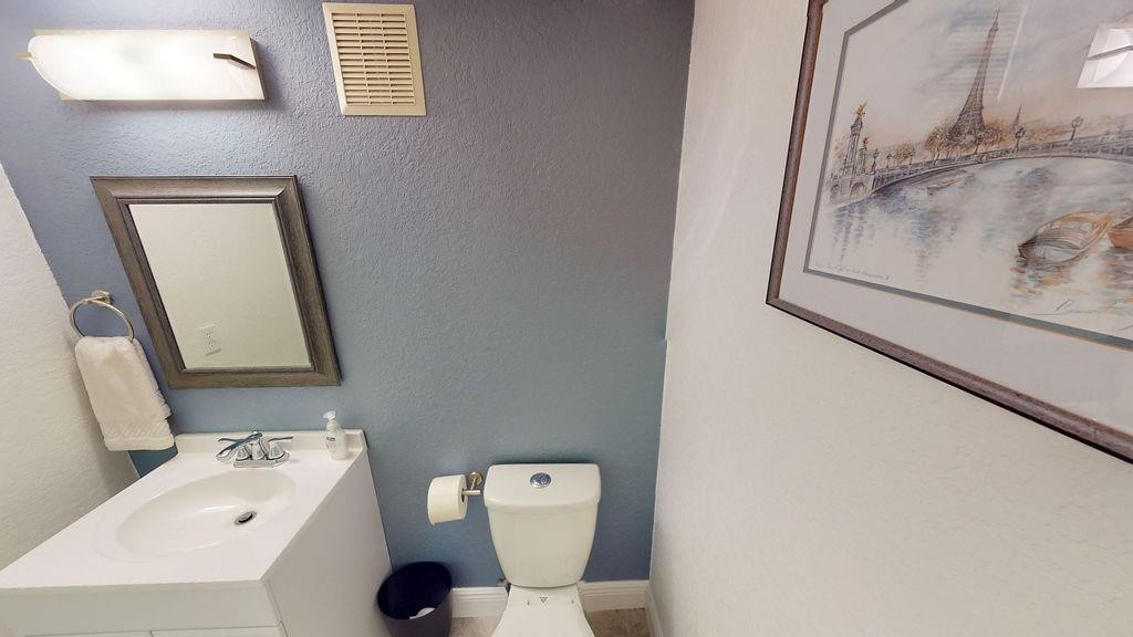 Country Club Apts - Residential