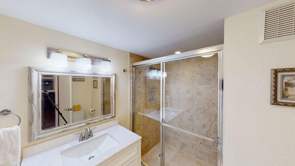 Country Club Apts - Residential