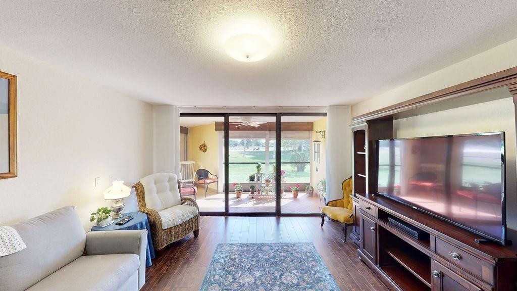 Country Club Apts - Residential