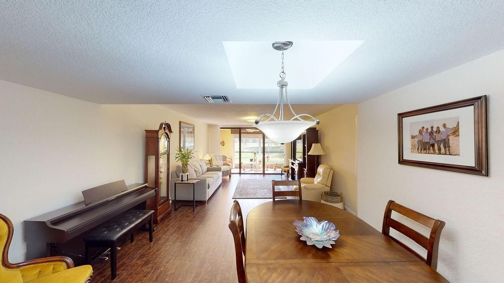 Country Club Apts - Residential