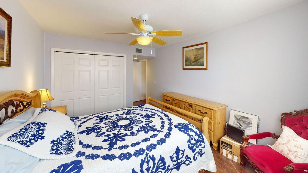 Country Club Apts - Residential