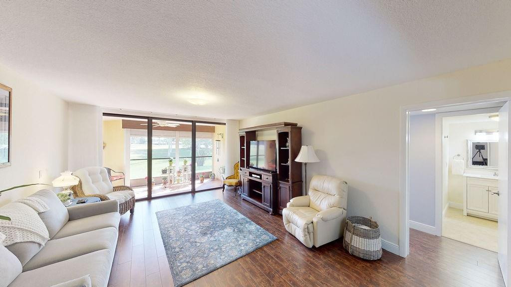 Country Club Apts - Residential