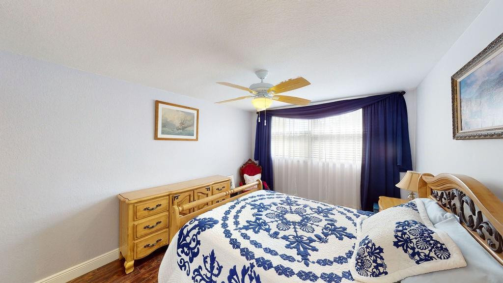 Country Club Apts - Residential