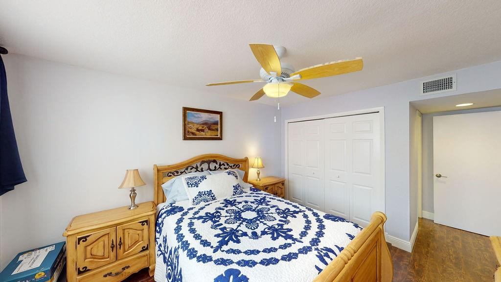 Country Club Apts - Residential