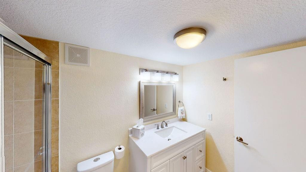 Country Club Apts - Residential