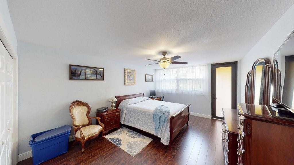 Country Club Apts - Residential