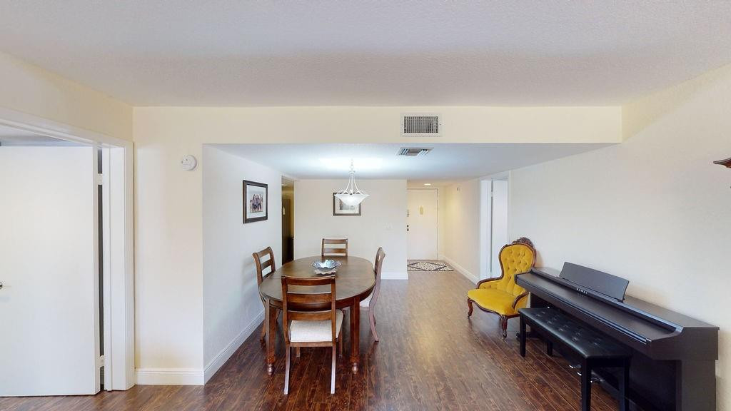 Country Club Apts - Residential