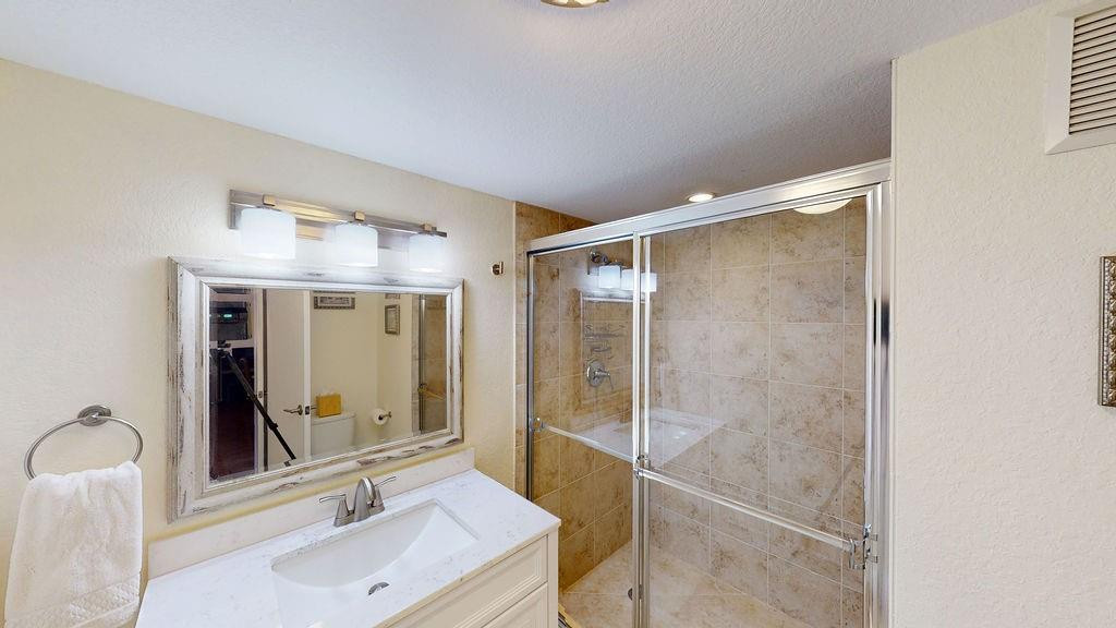 Country Club Apts - Residential