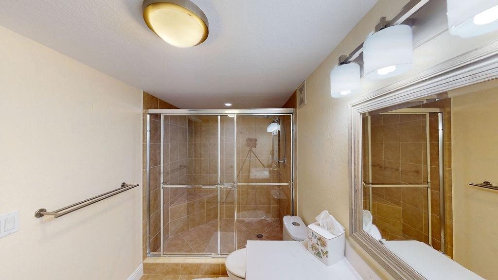Country Club Apts - Residential