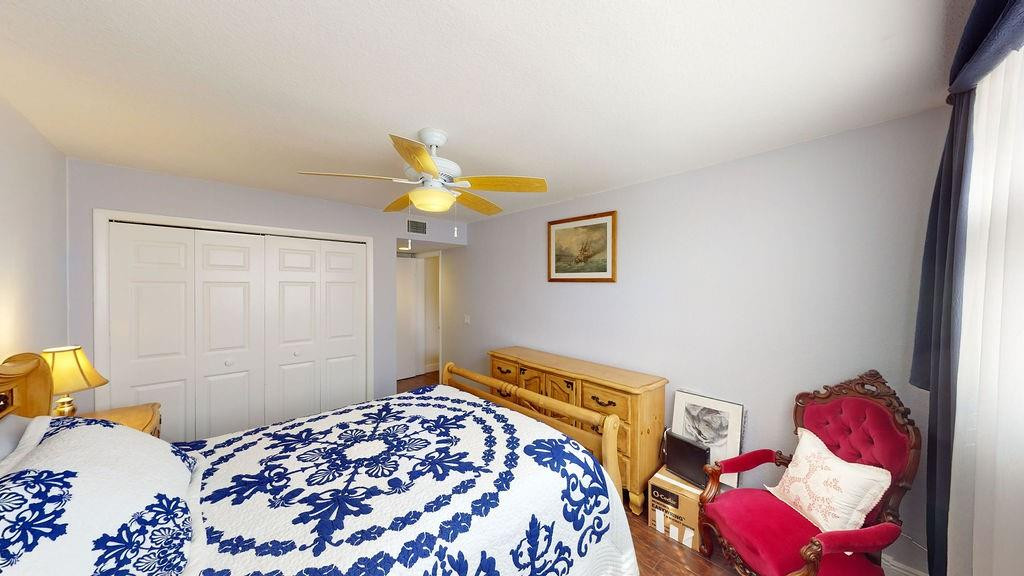 Country Club Apts - Residential