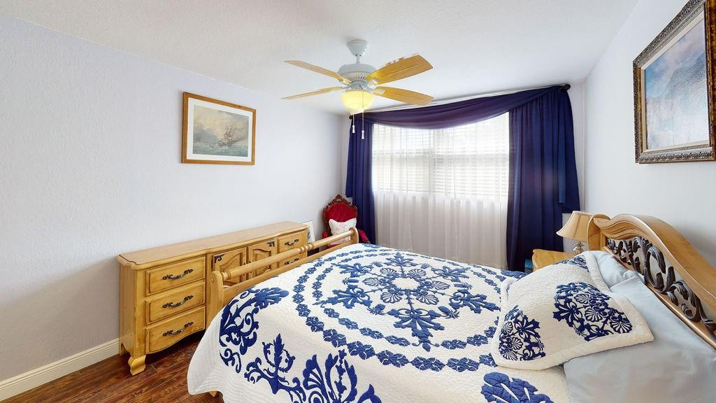 Country Club Apts - Residential