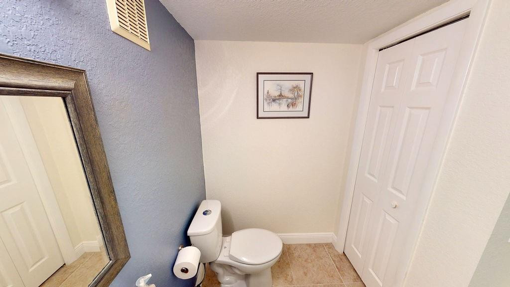 Country Club Apts - Residential