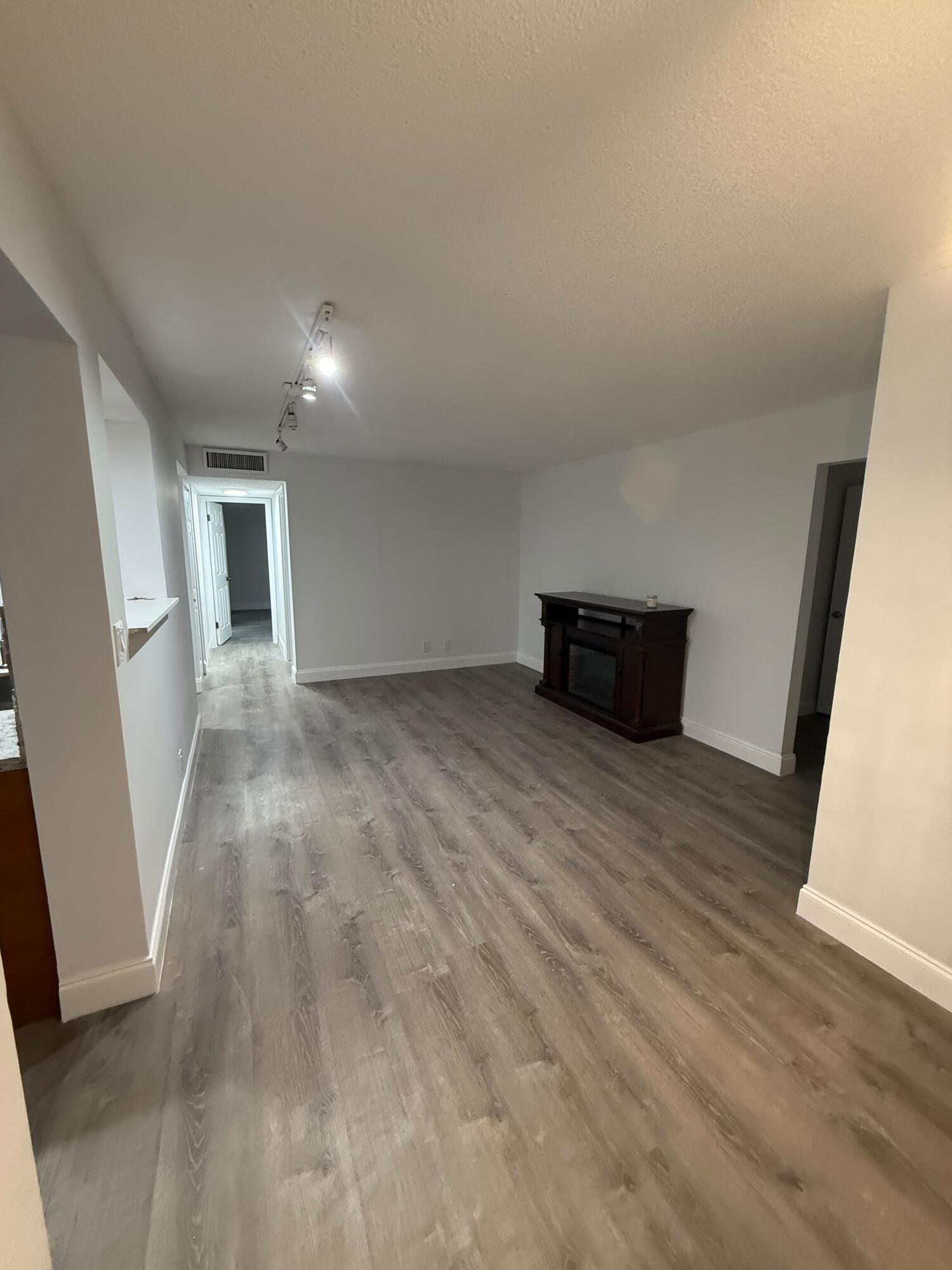 GATE THREE CONDO - Residential