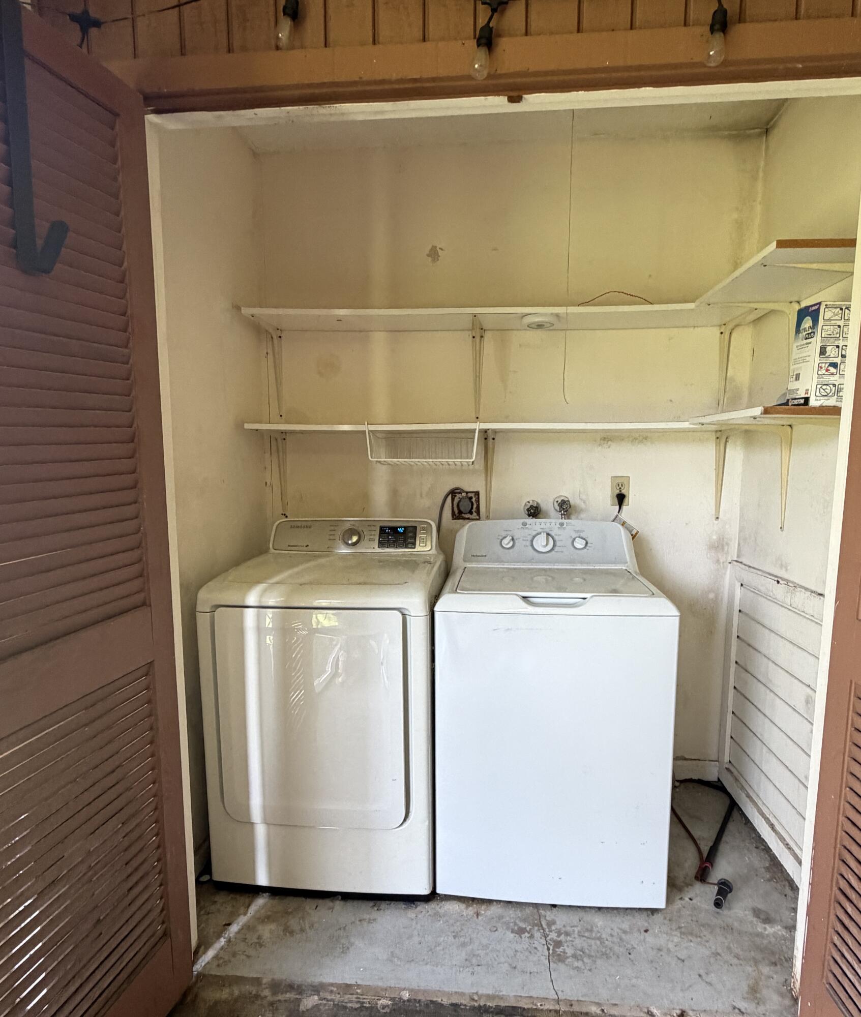 OAK COURT CONDO - Residential Lease