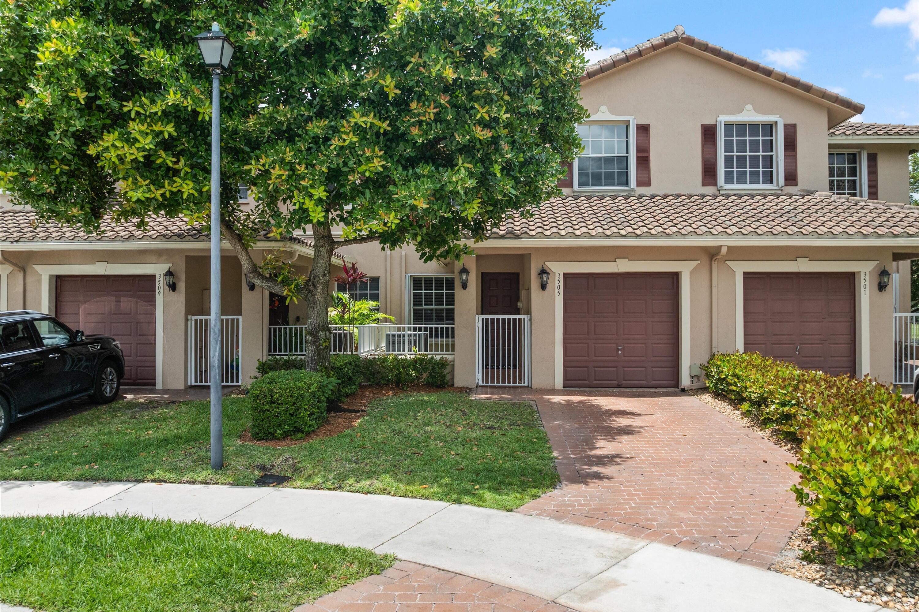 ROLLING HILLS GOLF & TENNIS CLUB - Residential
