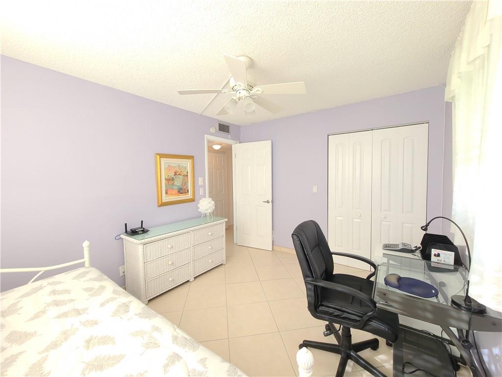 LAUDERDALE OAKS - Residential