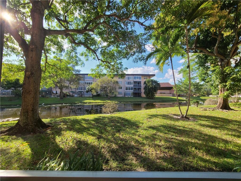 LAUDERDALE OAKS - Residential