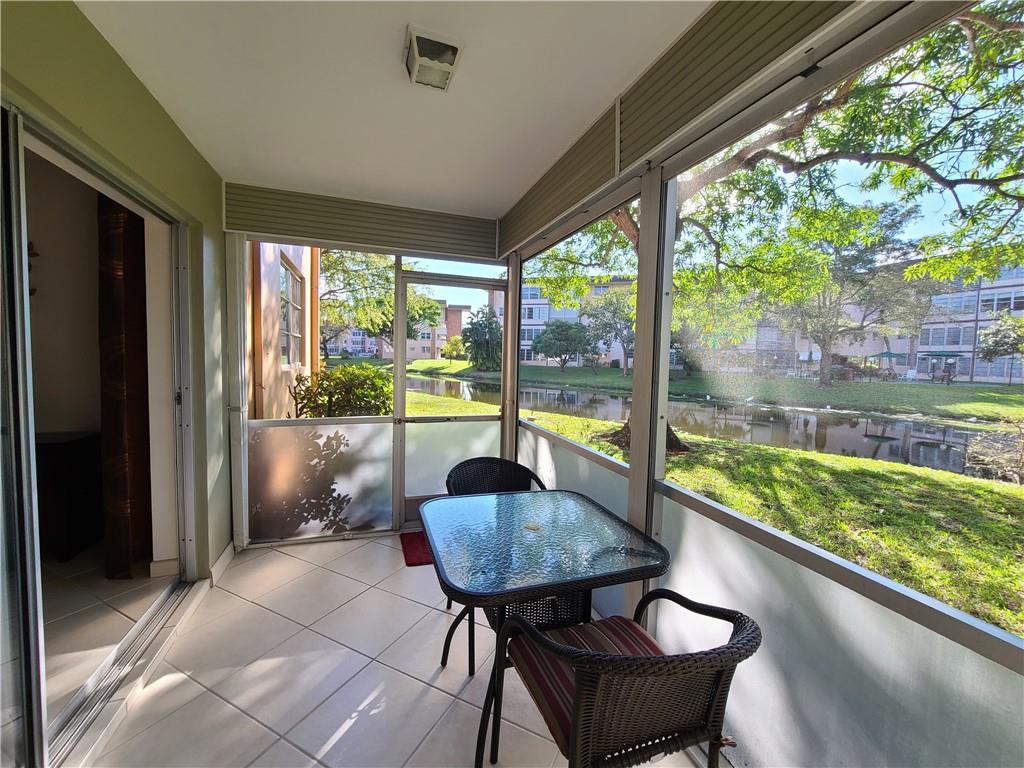 LAUDERDALE OAKS - Residential