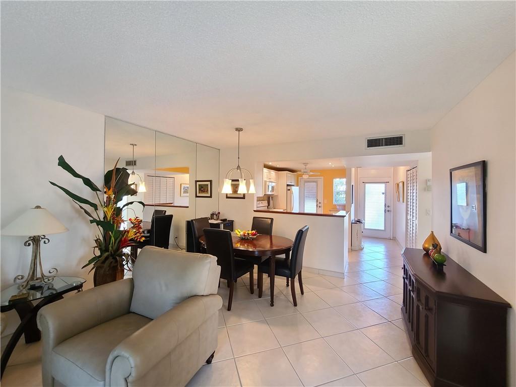 LAUDERDALE OAKS - Residential