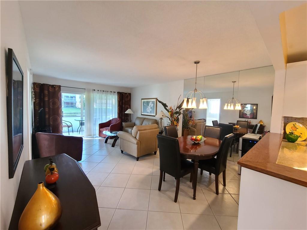 LAUDERDALE OAKS - Residential