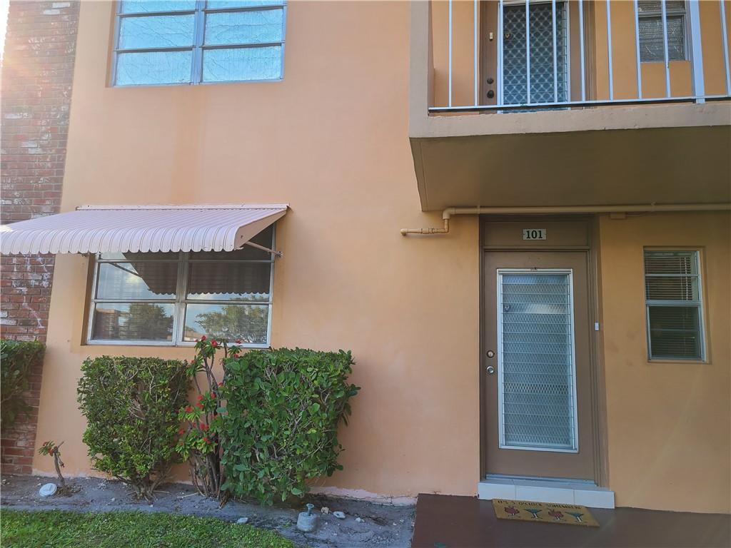 LAUDERDALE OAKS - Residential