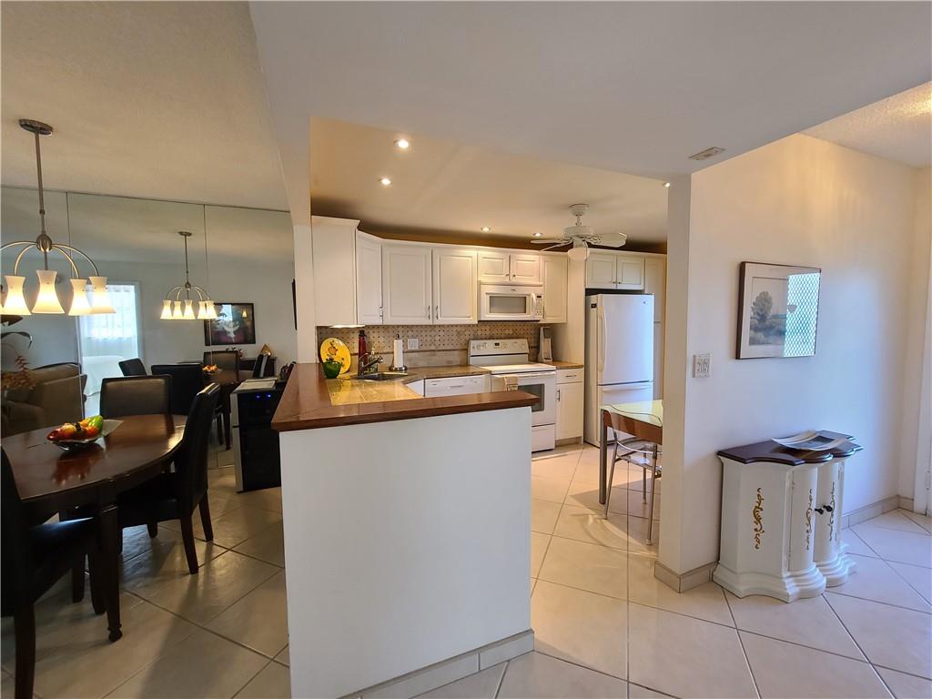 LAUDERDALE OAKS - Residential