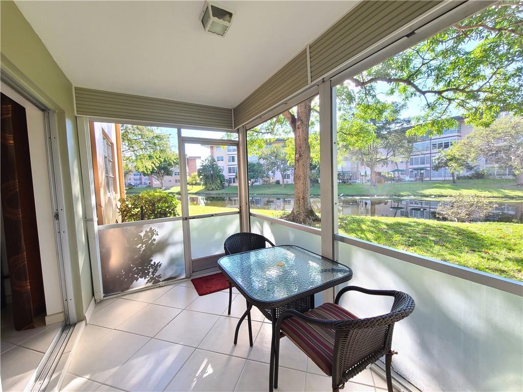 LAUDERDALE OAKS - Residential