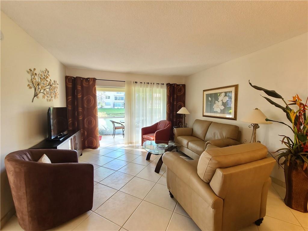 LAUDERDALE OAKS - Residential