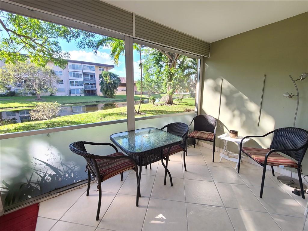 LAUDERDALE OAKS - Residential