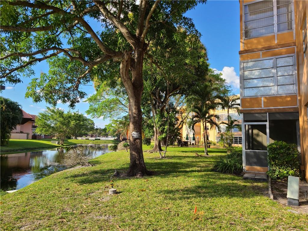 LAUDERDALE OAKS - Residential