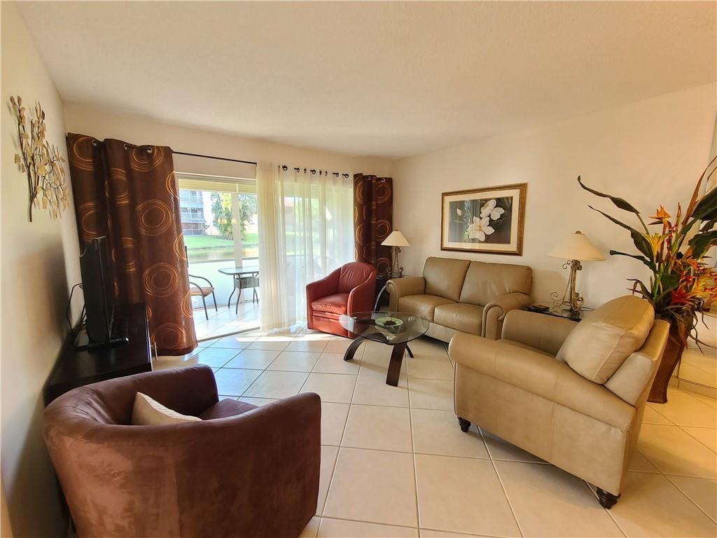 LAUDERDALE OAKS - Residential