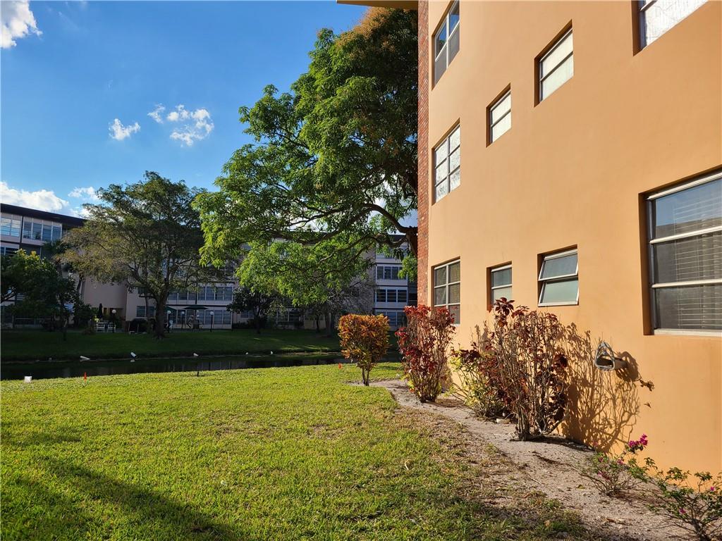 LAUDERDALE OAKS - Residential