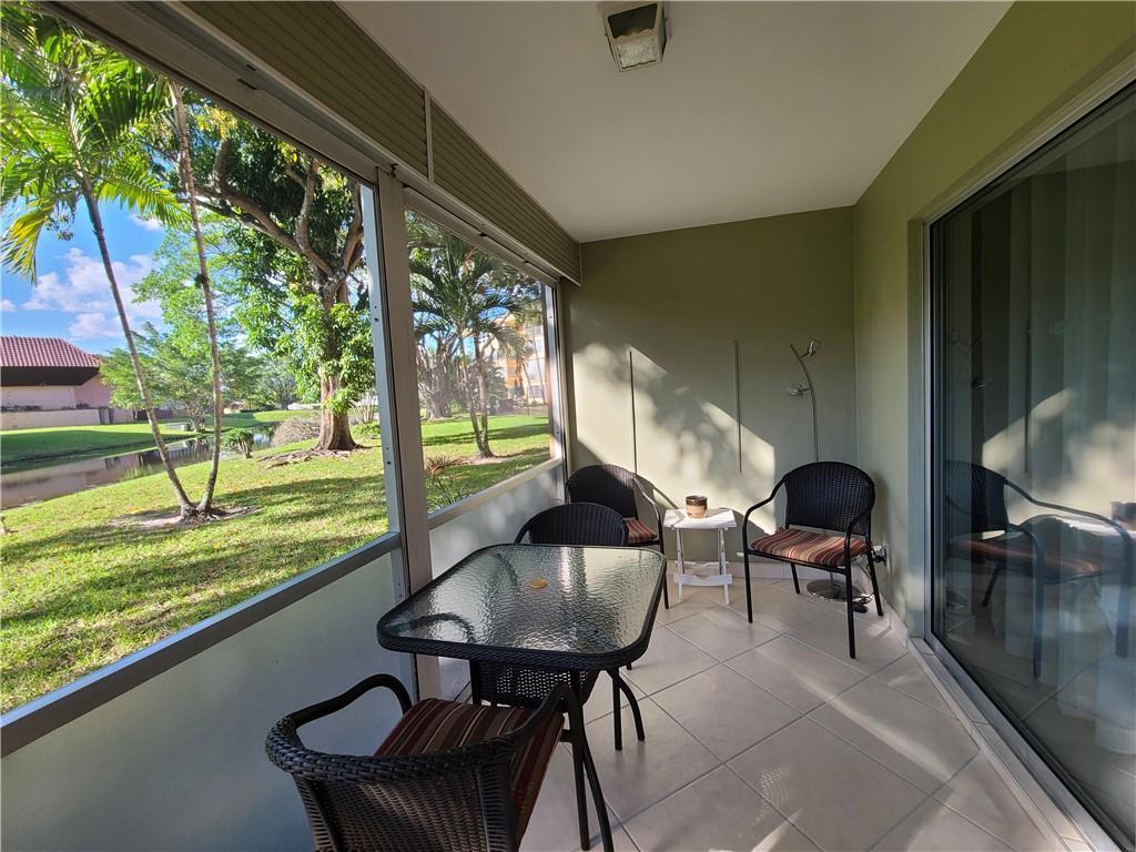 LAUDERDALE OAKS - Residential