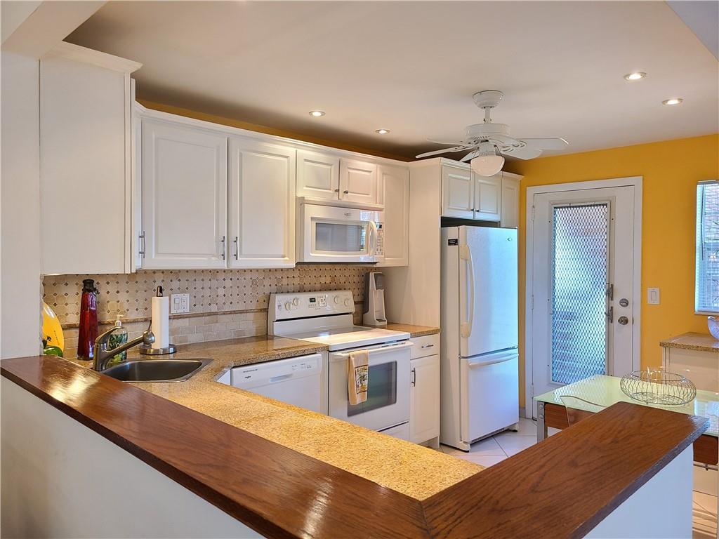 LAUDERDALE OAKS - Residential