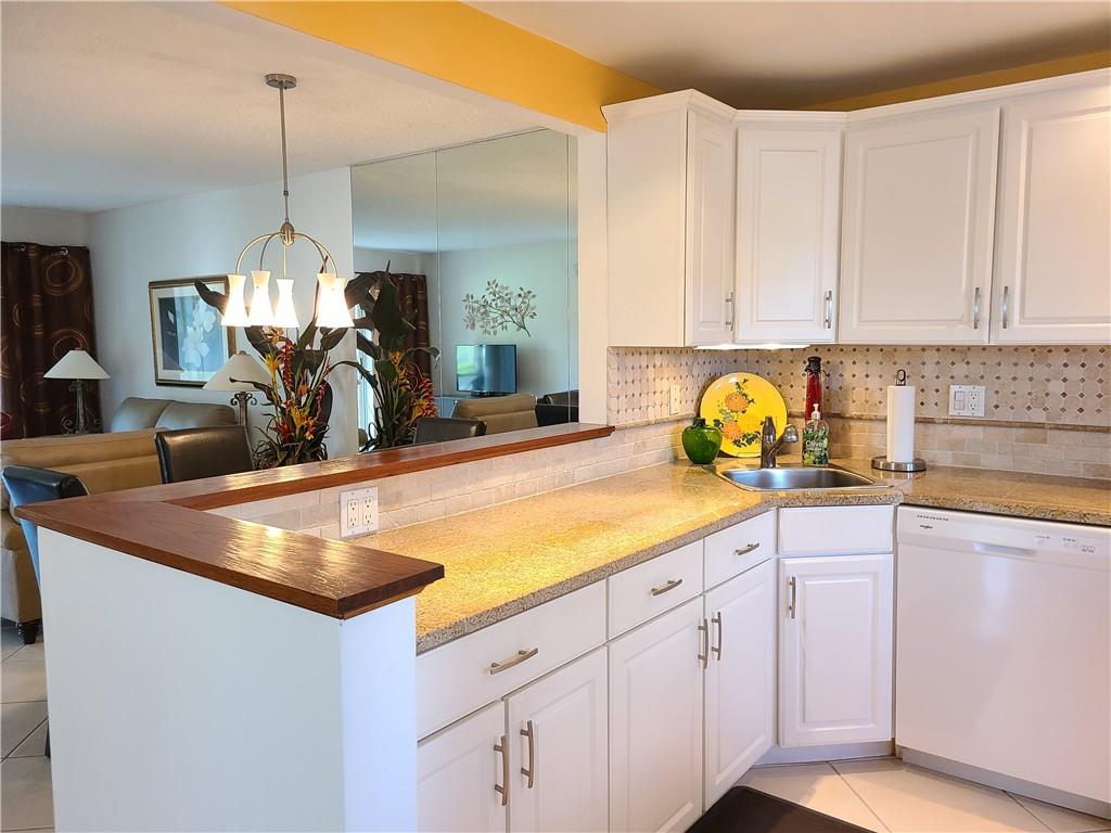 LAUDERDALE OAKS - Residential