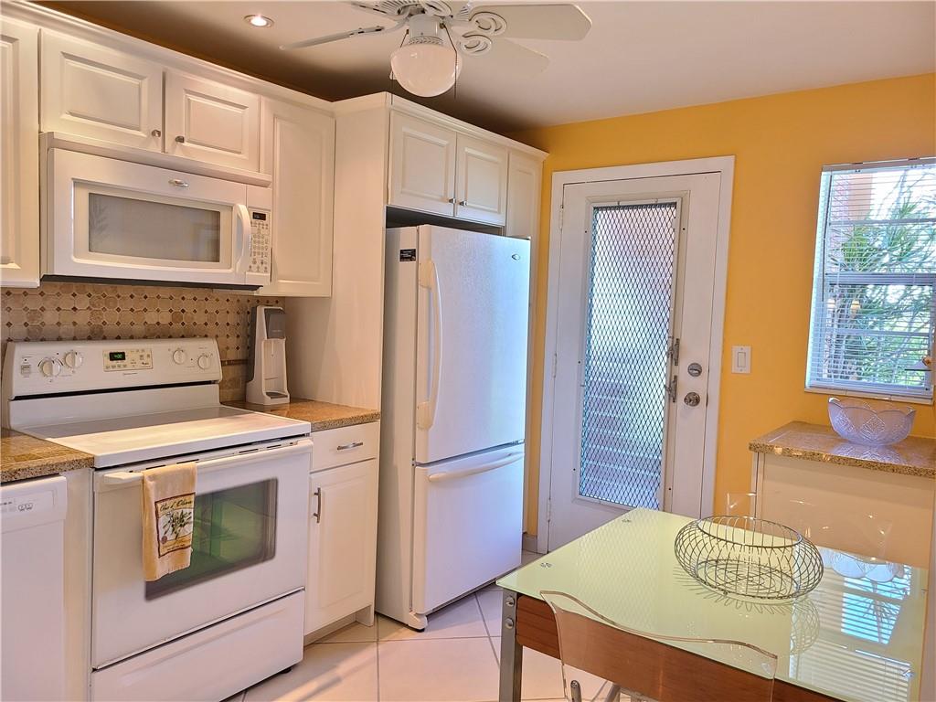 LAUDERDALE OAKS - Residential