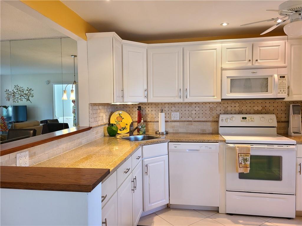 LAUDERDALE OAKS - Residential