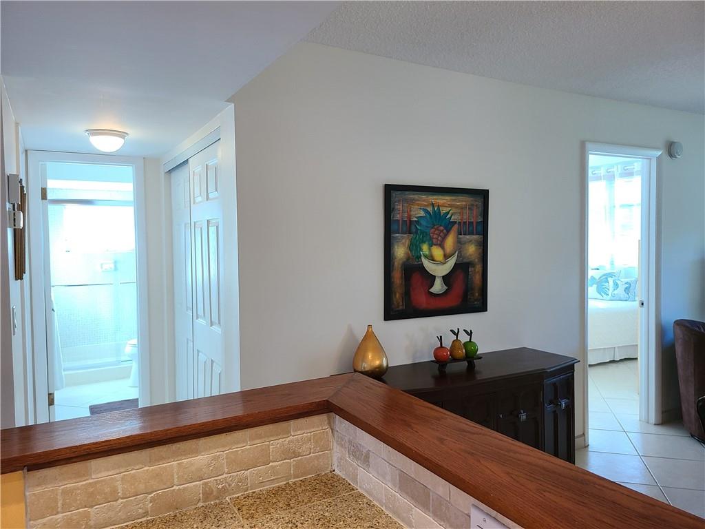 LAUDERDALE OAKS - Residential