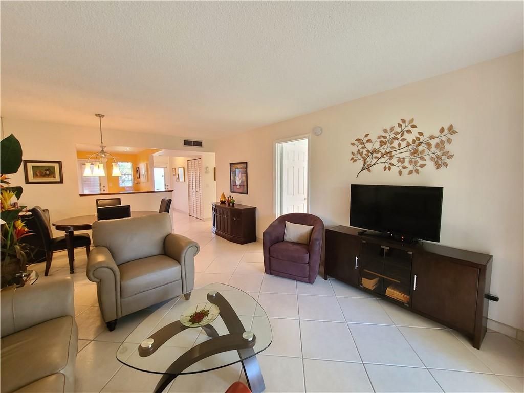 LAUDERDALE OAKS - Residential