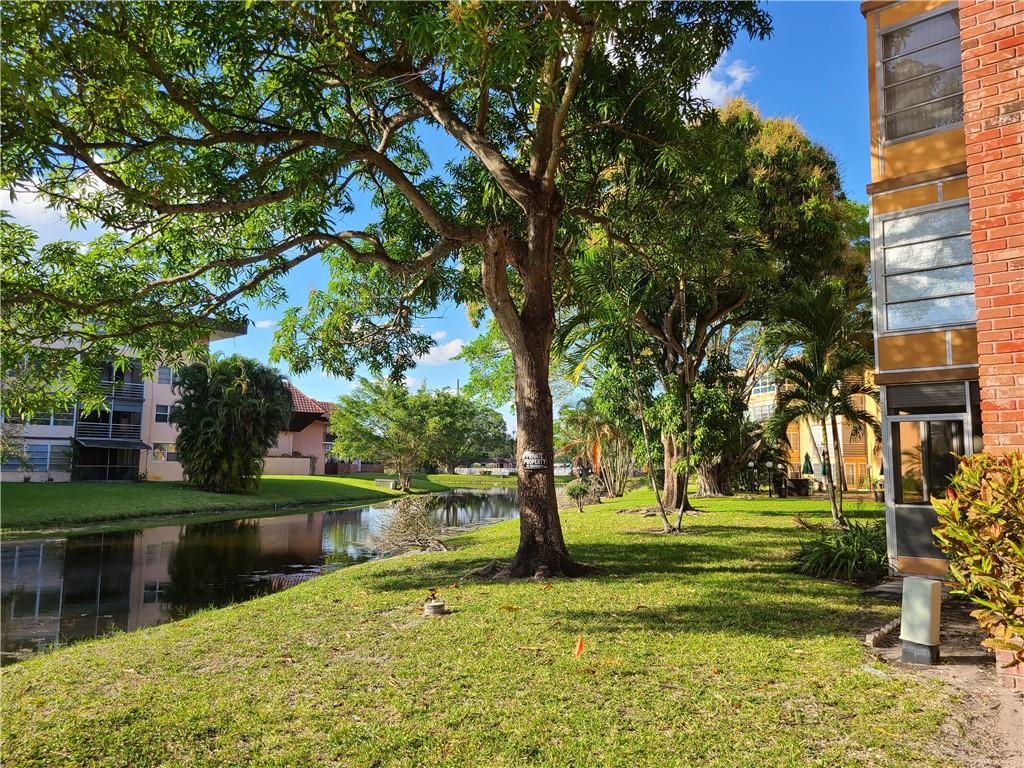 LAUDERDALE OAKS - Residential
