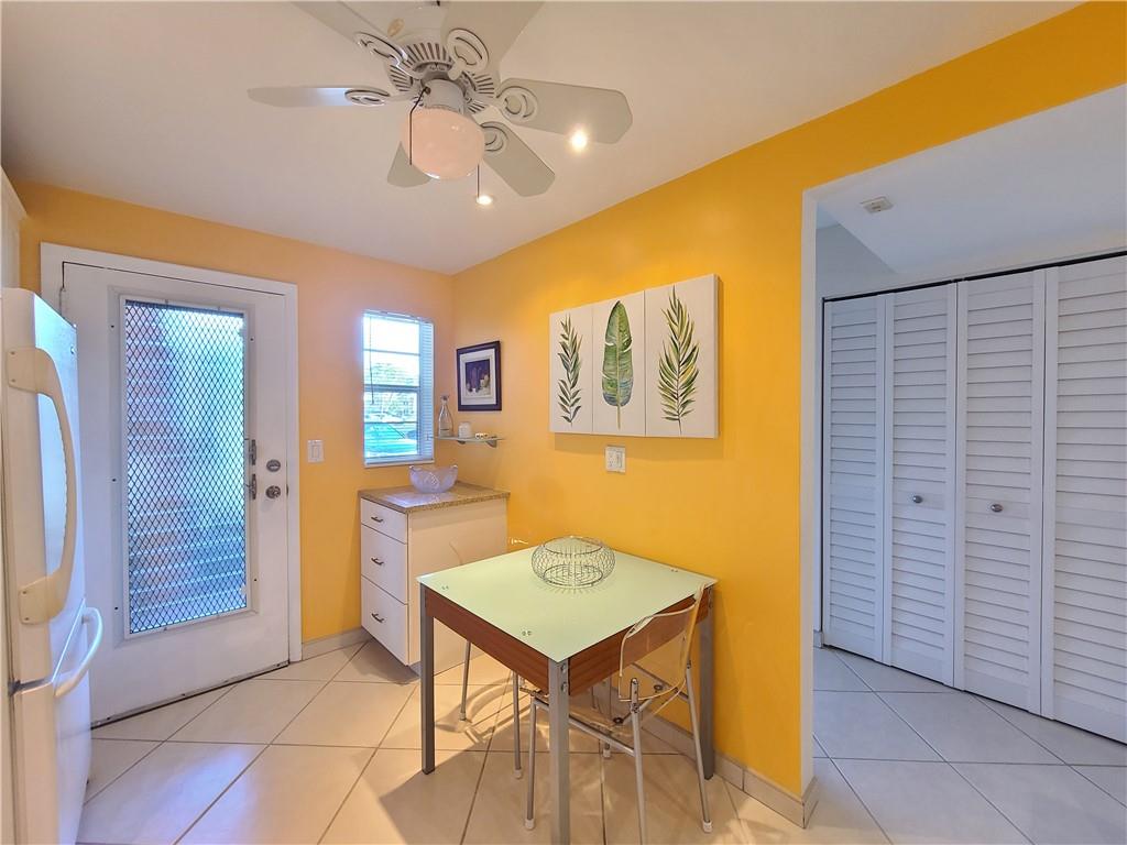 LAUDERDALE OAKS - Residential