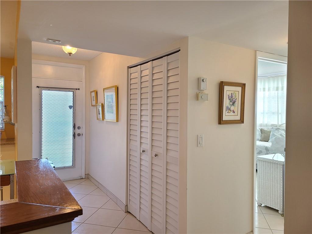 LAUDERDALE OAKS - Residential