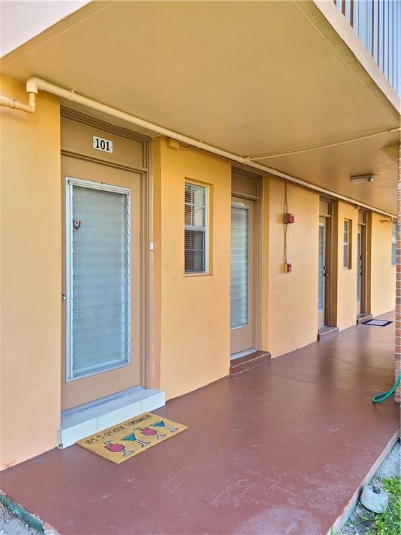 LAUDERDALE OAKS - Residential